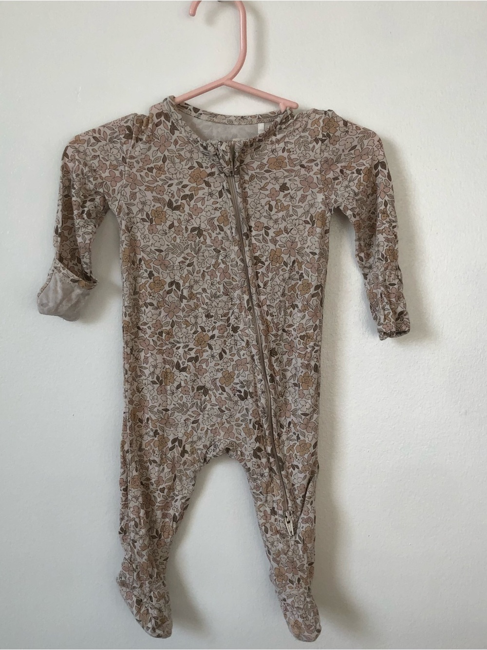 0-3 M Angel Dear Beige Floral Zip Front Footed Light Weight Summer Sleeper